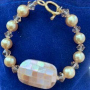 LILIANS DESIGNS BEAUTIFUL HANDCRAFTED BEADED BRACELET